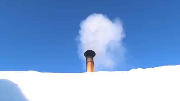 Fumo branco no vento — Vídeo de Stock