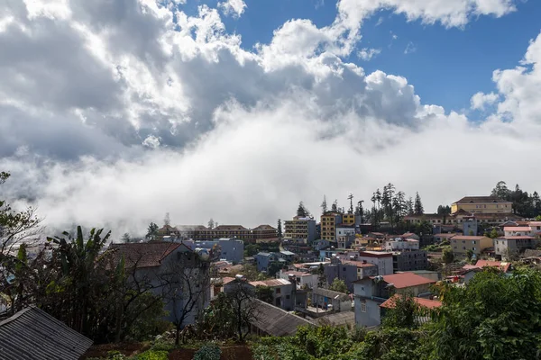 Vista de la ciudad de Sa Pa, Vietnam — Foto de Stock