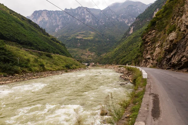 Шосе Горах Китаю Гірська Річка Ущелині Провінція Юньнань — стокове фото