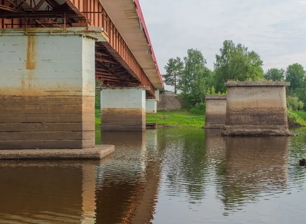 Neue und alte Brücke — Stockfoto