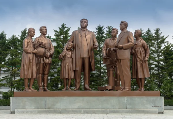 El monumento en los estudios de cine de Pyongyang — Foto de Stock