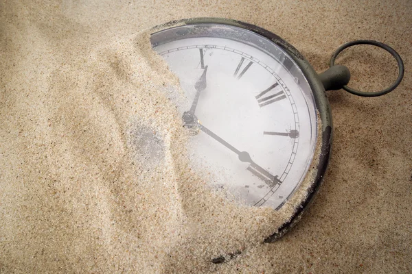 Retro clock on sand — Stock Photo, Image