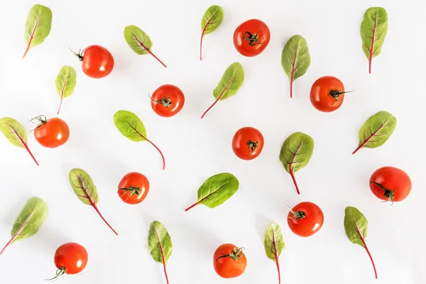Betor blad och tomater på vit bakgrund. Ovanifrån, platt lay. — Stockfoto