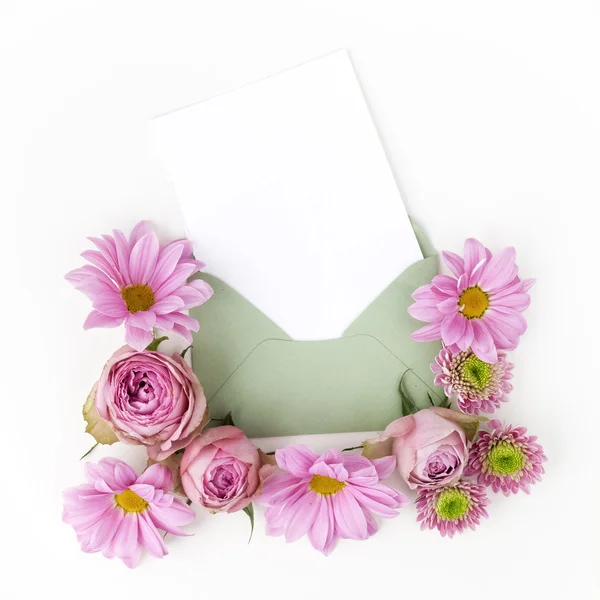 Busta con cornice di fiori rosa. Piatto. Vista dall'alto — Foto Stock