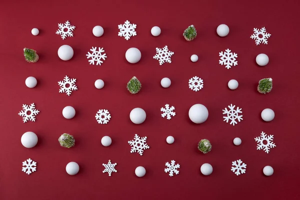 Christmas minimal concept. Snowballs and snowflakes on red background. Composition with copy space — Stock Photo, Image