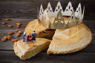 Epifani pasta, üç kralın figürlü Fransız Galette de Rois..