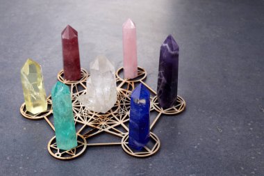 Çakra kristalleri iyileşiyor. Meditasyon, Reiki ya da ruhsal iyileştirme.