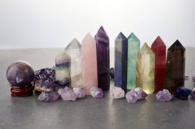 Çakra kristalleri iyileşiyor. Meditasyon, Reiki ya da ruhsal iyileştirme.