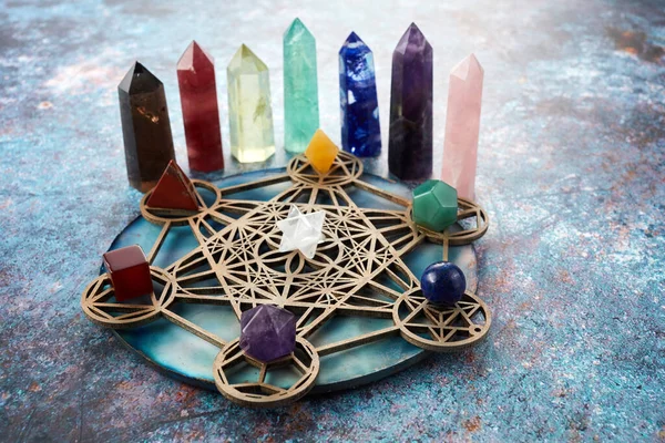 Meditation, reiki and crystal healing background. Healing crystals grid. — Stock Photo, Image