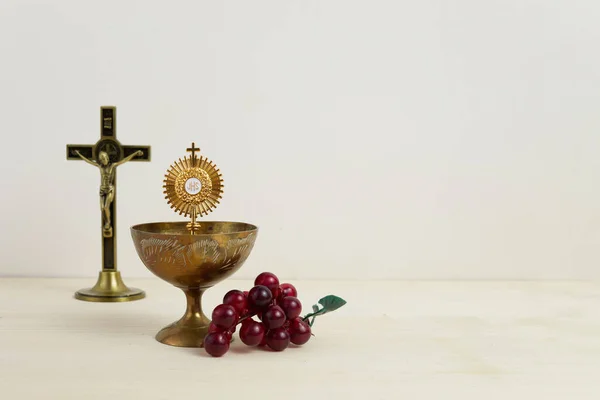 First Holy Communion background with gold chalice. — Stock Photo, Image
