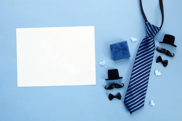 父亲节海报或横幅与领带和装饰蓝色背景。父亲节的问候。平铺造型. — 图库照片