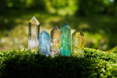 Gemstone minerallerinin gizemli bir doğası var. Kristal Ayini için Sihirli Kaya, ruhani uygulamalar.