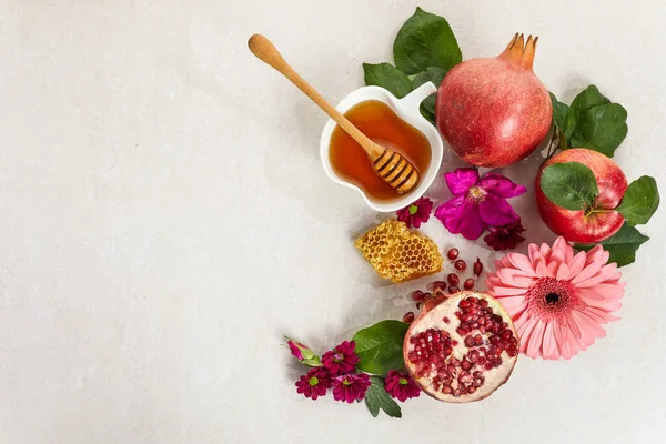 Rosh hashanah, Yahudi Yeni Yıl tatili. Travertin taşı arka planında geleneksel veya dini semboller kavramı — Stok fotoğraf