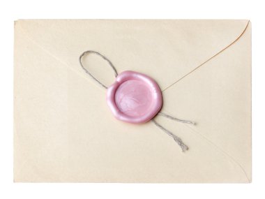eski posta zarf üzerinde beyaz izole pembe mum mühür pullar