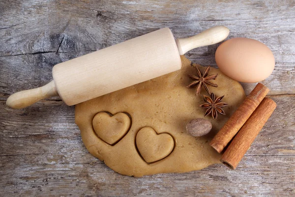 Masa de galletas con especias y herramientas —  Fotos de Stock