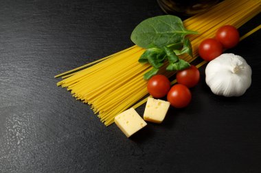 Malzemeyi hazırlık ile makarna 