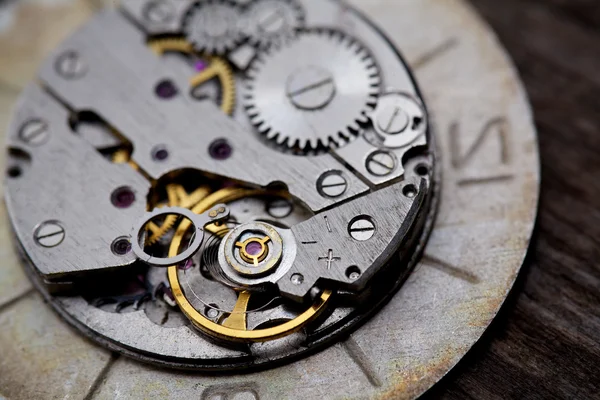 Orologio in metallo funziona . — Foto Stock