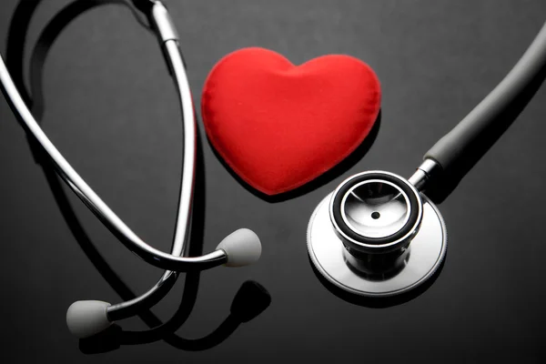 Stethoscope with heart close-up — Stock Photo, Image