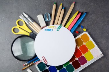 ofis ve öğrenci vites beyaz arka plan üzerinde fotoğraf 