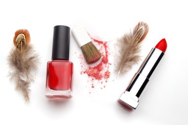 Beyaz bir arka plan üzerinde makyaj kozmetik