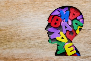 Kafa siluet harflerle