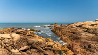 Cabo Polonio 'nun okyanus kıyılarındaki güzel manzara. Tatiller için doğa rezervi.