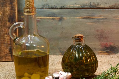 Zeytinyağı ve baharatlar lezzet ve lezzet için evde