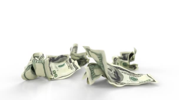 Rumiado billetes de cien dólares caen sobre un fondo blanco. — Vídeos de Stock