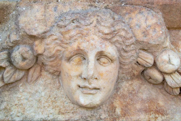 Ancient Statue Head Thousand Knockouts Have Kept Themselves — Stock Photo, Image