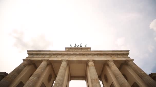 Puerta de Brandeburgo en Berlín — Vídeo de stock