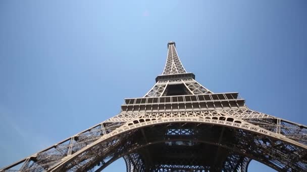 Der Eiffelturm in Paris — Stockvideo