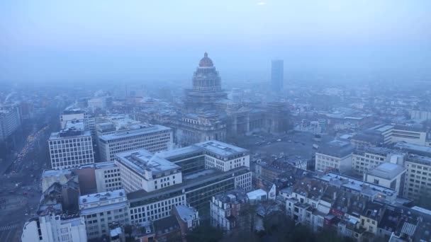 Brussel stad bij zonsopgang of zonsondergang — Stockvideo