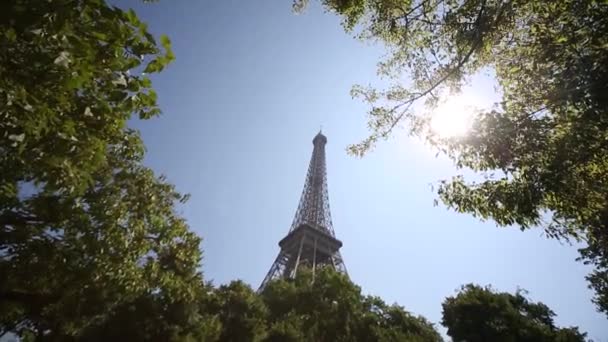 Paris 'teki Eyfel Kulesi — Stok video