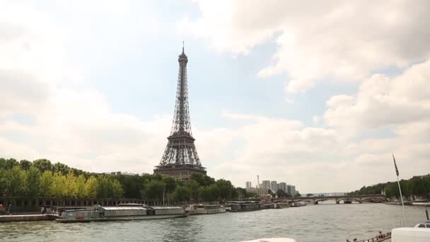 Vista de la torre Eifel y el río Sena — Vídeos de Stock