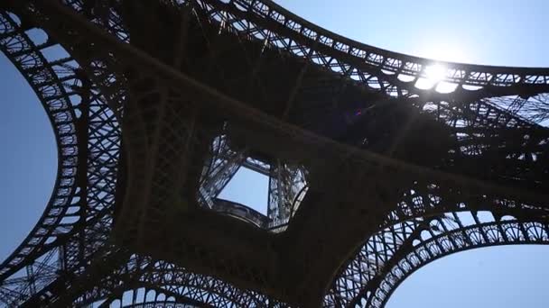 A Torre Eiffel em Paris — Vídeo de Stock