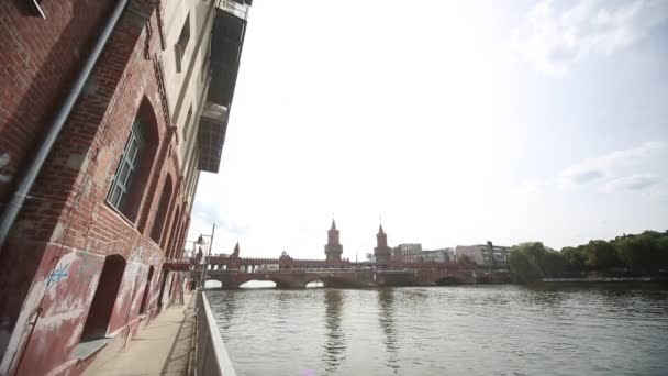 Oberbaum-brug in Berlijn — Stockvideo