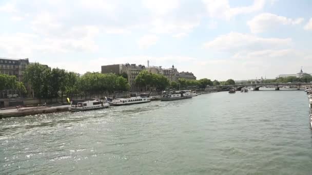 River Seine and boats — Stock Video