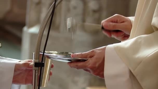 Priest blessing rings in the church — Stock Video