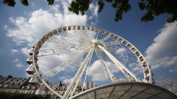 Rueda de ferris en París — Vídeo de stock