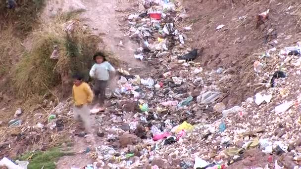 Діти в трущобах в Куско — стокове відео