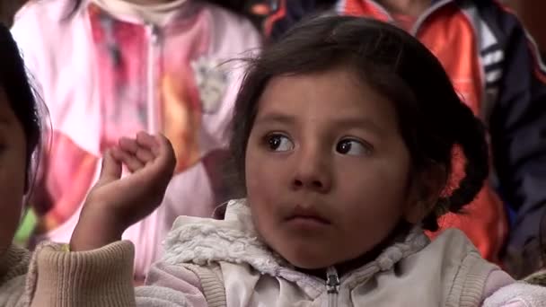 Діти в школі в Куско — стокове відео