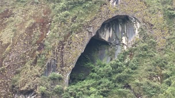 Ferrocarril a través de Aguas Calientes — Vídeos de Stock