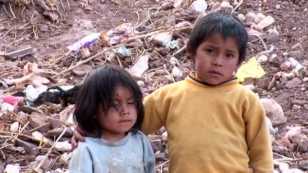 Bambini in baraccopoli a Cusco — Video Stock