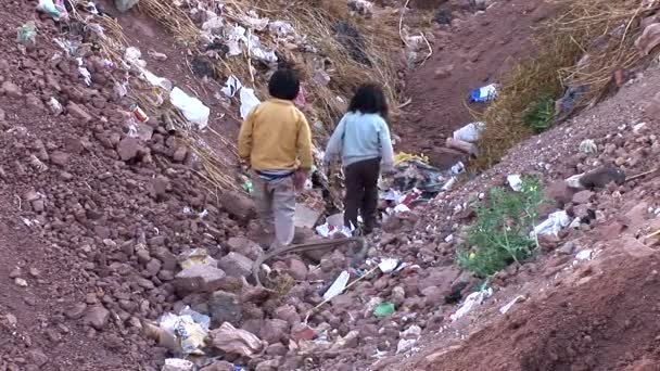 Children in slums in Cusco — Stock Video