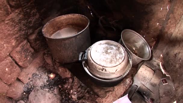 Old pots and pans on fire — Stock Video