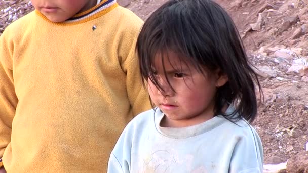 Bambini in baraccopoli a Cusco — Video Stock