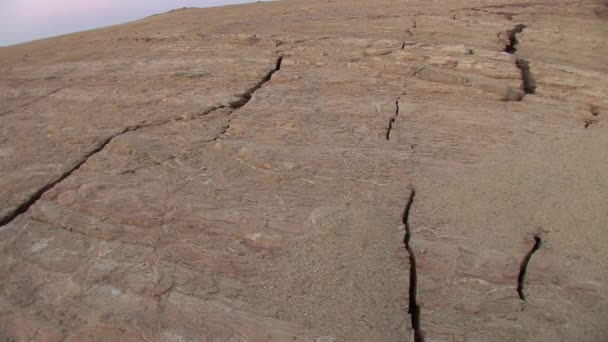 Superfície rachada após terremoto — Vídeo de Stock