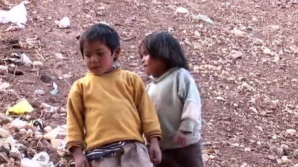 Bambini in baraccopoli a Cusco — Video Stock