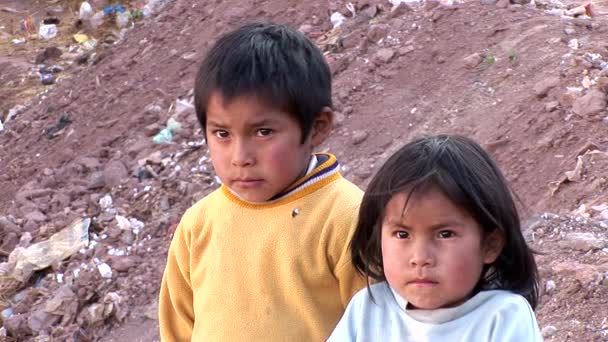 Dzieci w slumsach w Cusco — Wideo stockowe