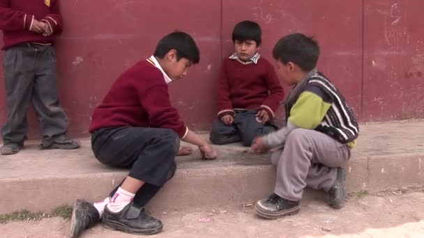 Crianças em uma escola em Cusco — Vídeo de Stock